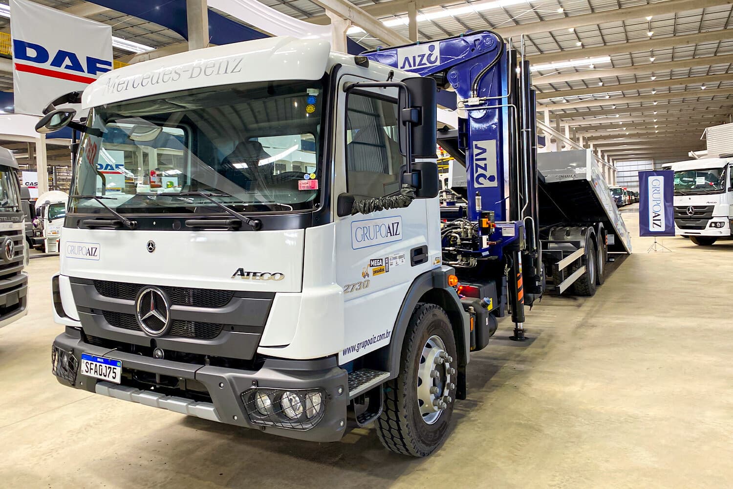 Caminhão Mercedes-Benz Atego 2730 6x4 24/25 Guindaste 45 Trave AIZC + Plataforma Auto Socorro