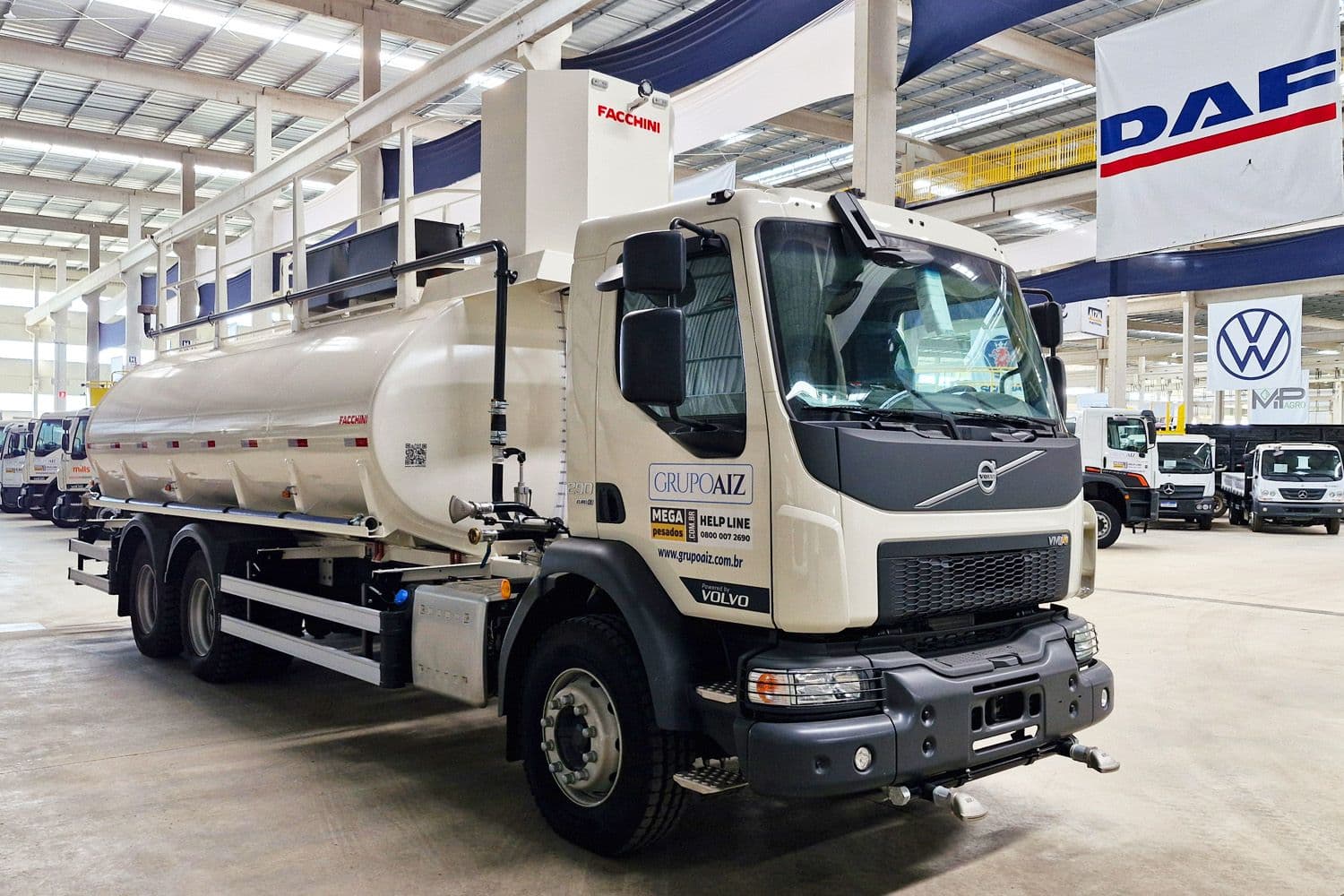 Caminhão Volvo  VMX 290 6X4 24/25 Pipa 20.000L Facchini